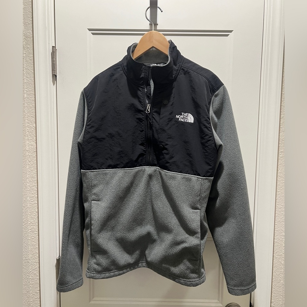 The North Face Men’s ¼-Zip Fleece – Gray & Black, Size Medium